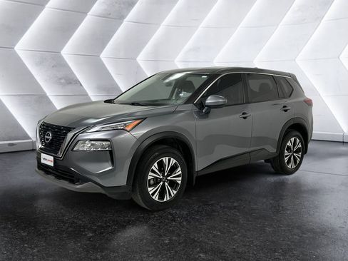 Used 2023 Nissan Rogue SV image 3