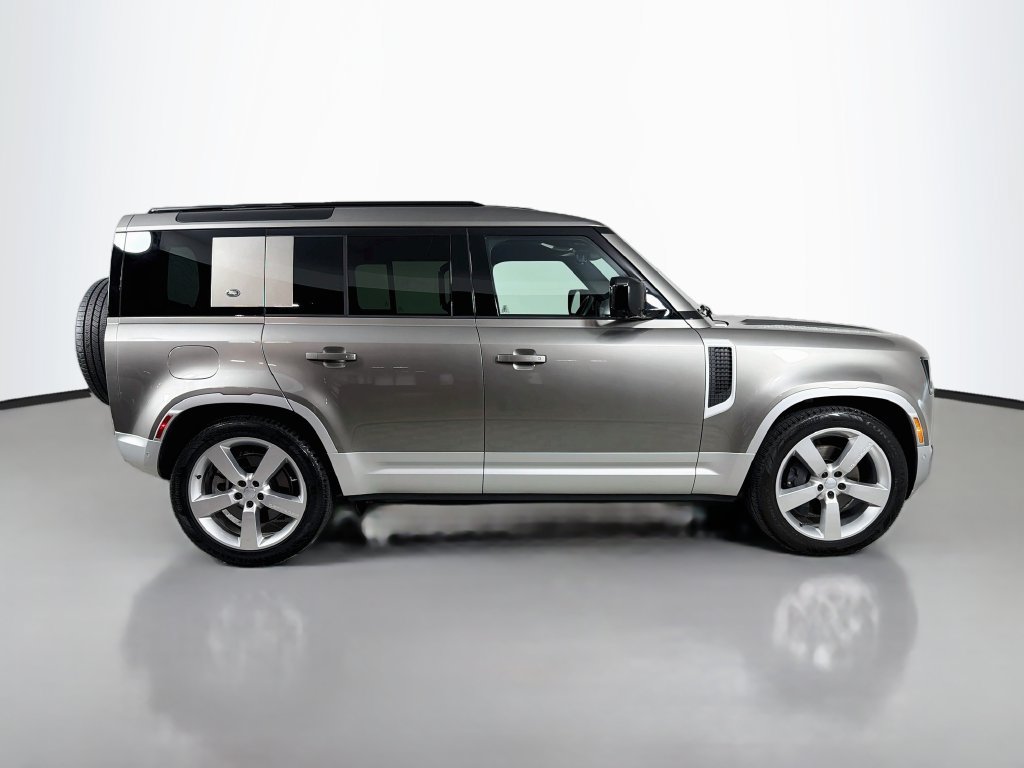 Certified 2023 Land Rover Defender 110 S AWD/4WD image 4