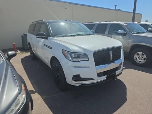 Used 2023 Lincoln Navigator L Black Label AWD/4WD image 2