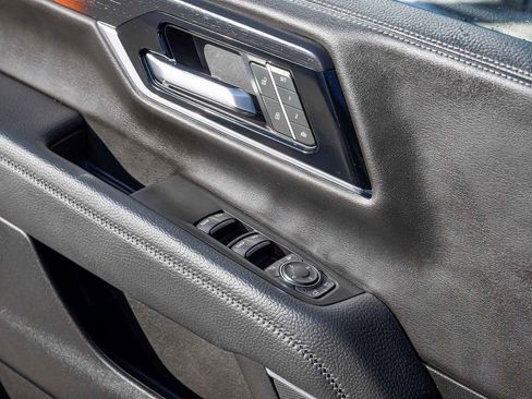 Used 2025 GMC Yukon Denali image 12