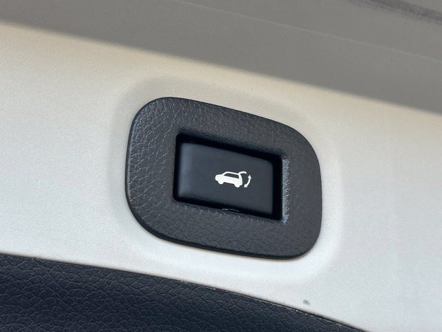 Used 2018 Nissan Rogue SV AWD/4WD image 18