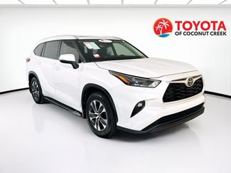 Used 2024 Toyota Highlander XLE FWD video 1