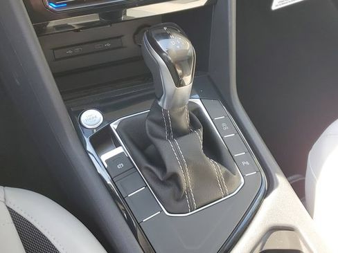 New 2026 Volkswagen Taos SE FWD image 22