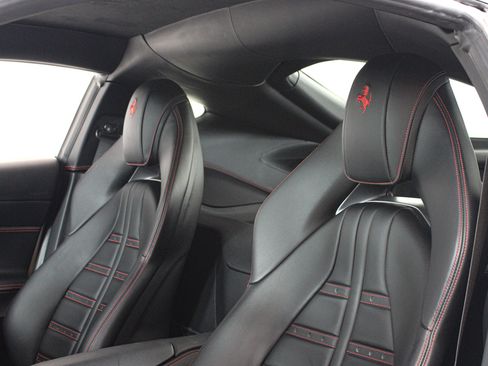Used 2020 Ferrari 812 Superfast RWD image 37