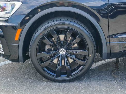 Used 2020 Volkswagen Tiguan SE R-Line FWD image 10