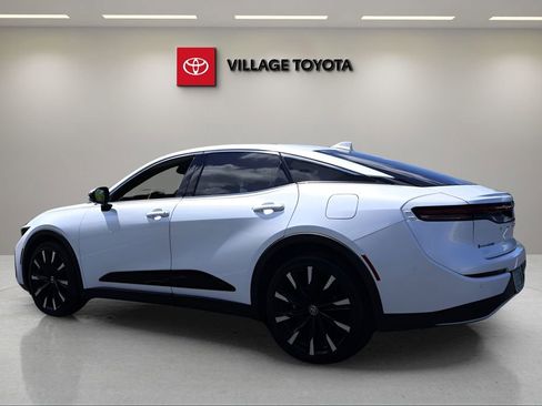 Used 2024 Toyota Crown Platinum image 3