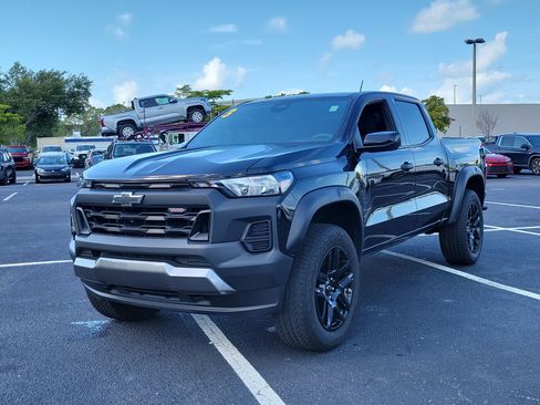 Used 2023 Chevrolet Colorado Trail Boss w/ Technology Package AWD/4WD image 3