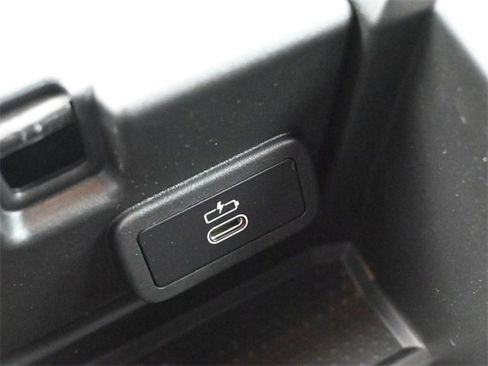 New 2026 BMW 330i xDrive 330i xDrive w/ M Sport Package image 4