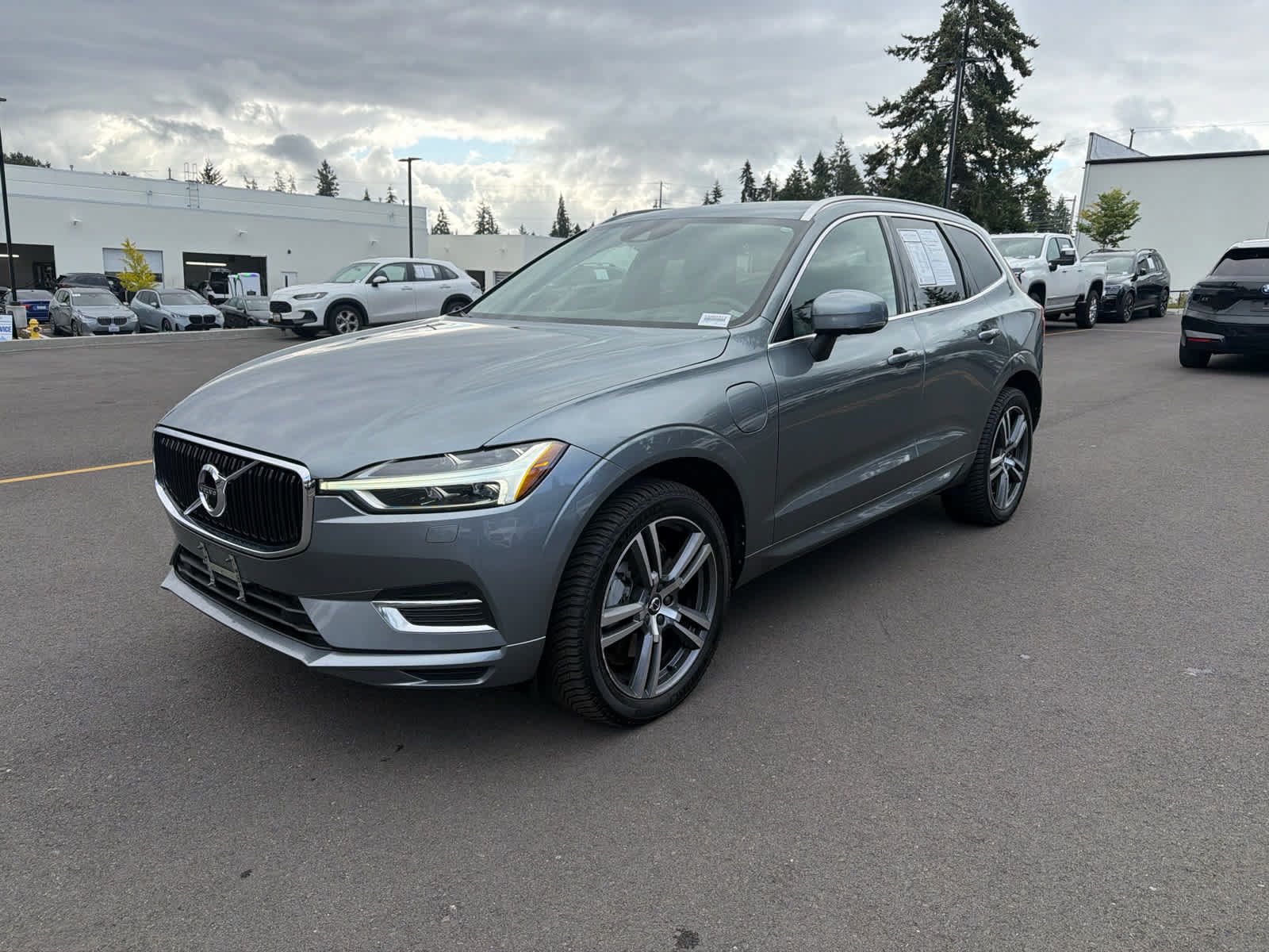 Used 2020 Volvo XC60 T8 Momentum AWD/4WD image 2