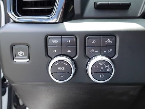 Used 2024 GMC Sierra 1500 AT4 w/ Technology Package AWD/4WD image 68
