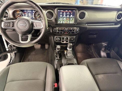 Used 2022 Jeep Wrangler Unlimited Sahara image 2