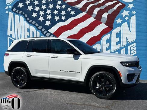 New 2025 Jeep Grand Cherokee Altitude image 1