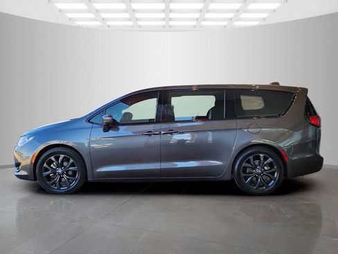 Used 2020 Chrysler Pacifica Touring w/ S Appearance Package image 8