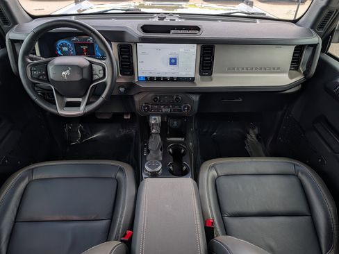 Used 2025 Ford Bronco Outer Banks AWD/4WD image 27