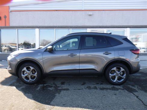 Used 2025 Ford Escape ST-Line image 2