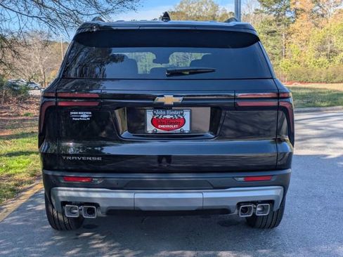 New 2026 Chevrolet Traverse LT image 3