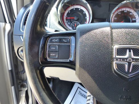 Used 2019 Dodge Grand Caravan SXT FWD image 25