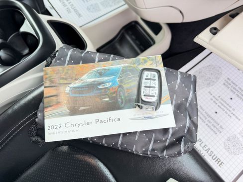 Used 2022 Chrysler Pacifica Touring-L FWD image 55