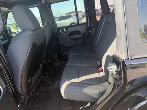 Used 2025 Jeep Wrangler Unlimited Rubicon AWD/4WD image 23