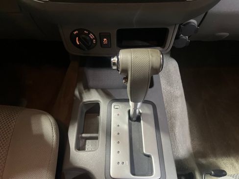Used 2013 Nissan Frontier SV AWD/4WD image 25