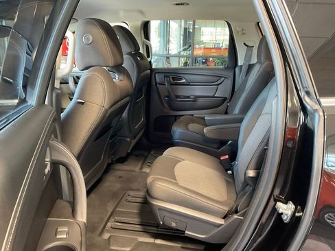 Used 2017 Chevrolet Traverse LT w/ Style and Technology Package image 21