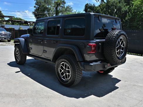 Used 2024 Jeep Wrangler Unlimited Rubicon AWD/4WD image 3