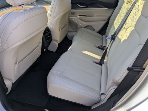 New 2025 Jeep Grand Cherokee Limited image 24