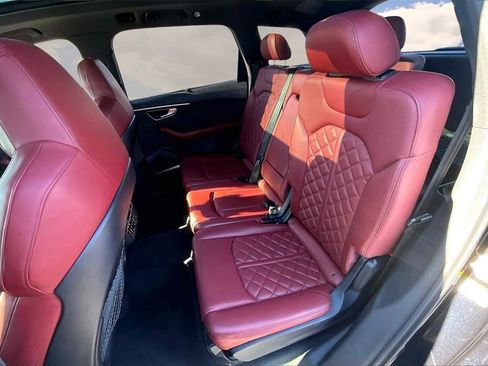 Used 2021 Audi SQ7 Prestige w/ Prestige Package image 21