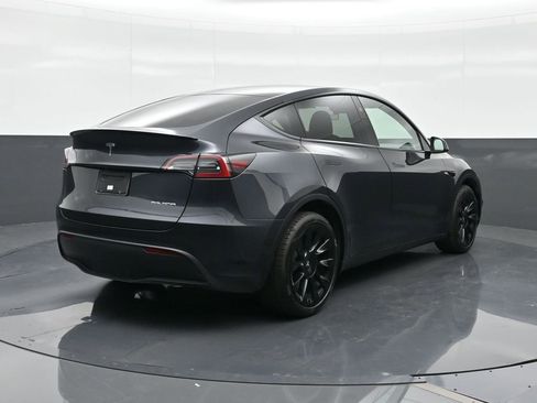 Used 2024 Tesla Model Y Long Range AWD/4WD image 13