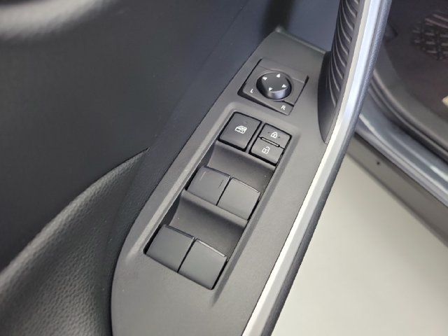 Used 2019 Toyota RAV4 XLE FWD image 22