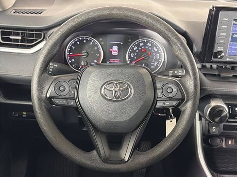 Used 2020 Toyota RAV4 LE FWD image 23