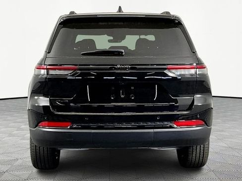 New 2025 Jeep Grand Cherokee Altitude image 5