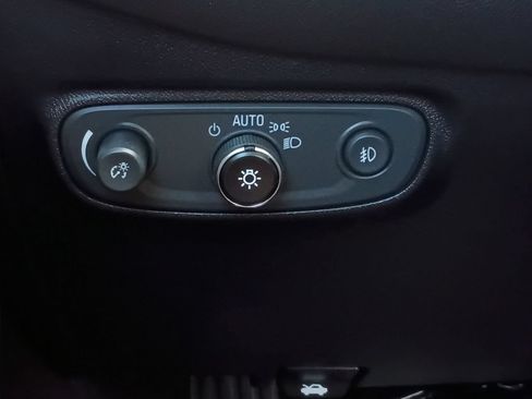 Used 2019 Chevrolet Equinox Premier AWD/4WD image 12