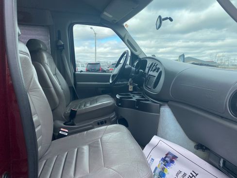 Used 2006 Ford E-250 and Econoline 250 Commercial image 13