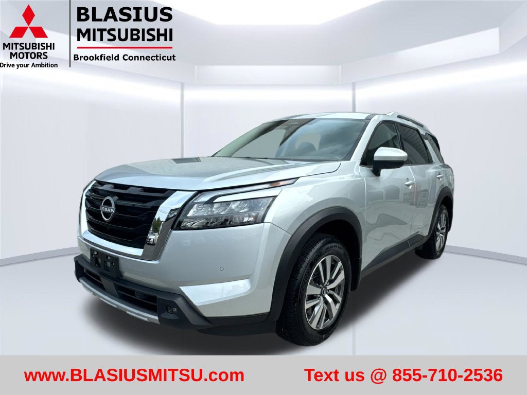 Used 2025 Nissan Pathfinder SL AWD/4WD image 3
