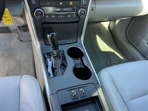 Used 2017 Toyota Camry XLE image 27
