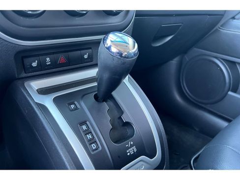 Used 2017 Jeep Compass Latitude image 23