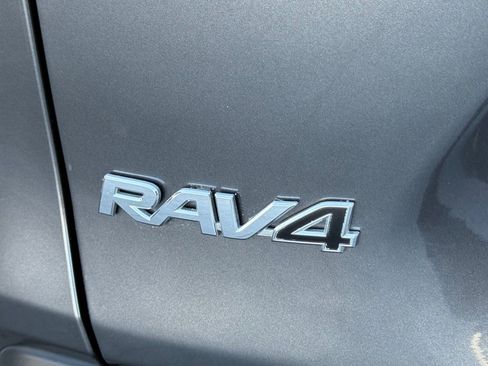 Used 2023 Toyota RAV4 XLE Premium image 17