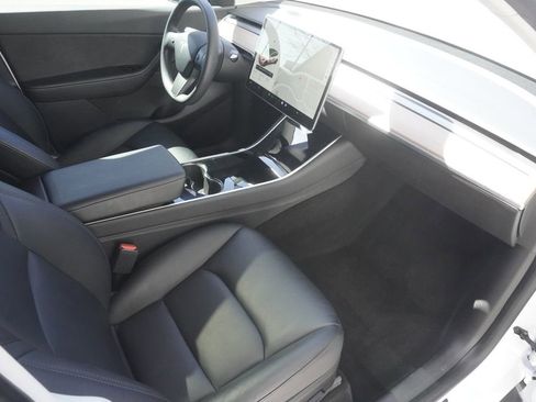 Used 2021 Tesla Model Y Long Range image 21