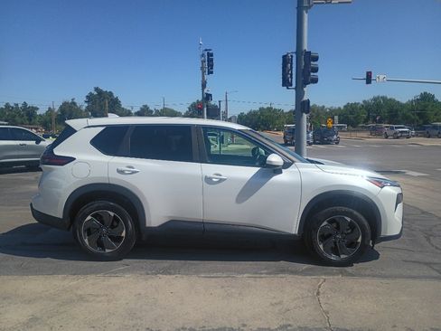 Used 2025 Nissan Rogue SV AWD/4WD image 5