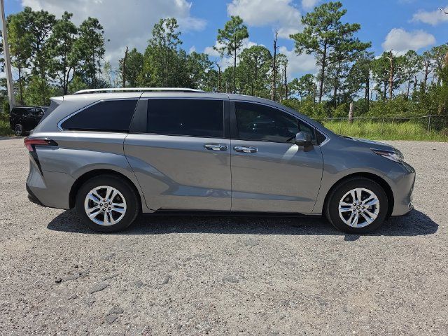Used 2026 Toyota Sienna Limited FWD image 3