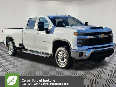Used 2025 Chevrolet Silverado 2500 LT image 1