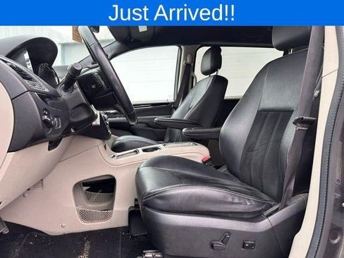 Used 2017 Dodge Grand Caravan SXT image 10