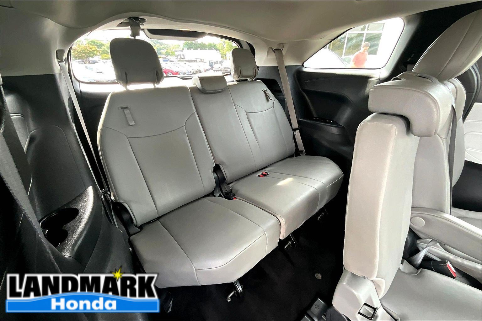 Used 2025 Toyota Sienna XLE FWD image 30