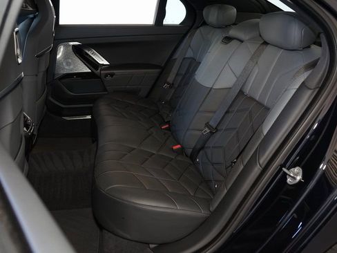 Used 2023 BMW 740i image 24