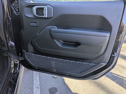 Used 2023 Jeep Gladiator Rubicon w/ Trailer Tow Package image 32