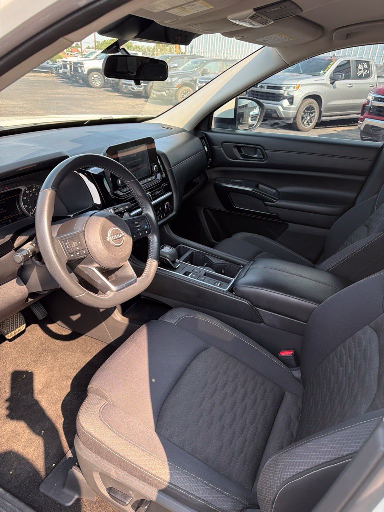 Used 2024 Nissan Pathfinder SV FWD image 5