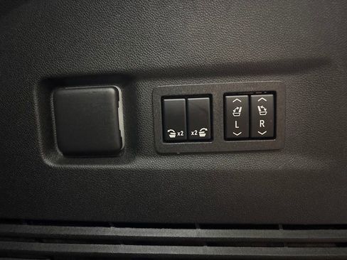 Used 2023 GMC Yukon XL Denali Ultimate AWD/4WD image 7