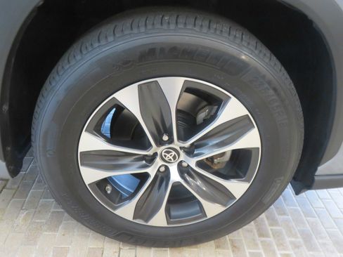 Used 2021 Toyota Highlander XLE FWD image 10