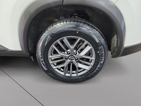 Used 2024 Nissan Rogue S AWD/4WD image 14